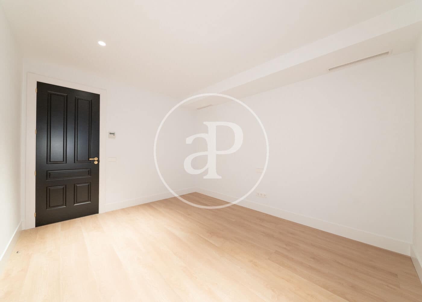 4 quarto Apartamento para arrendar em Madrid cidade - 10 000 € (Ref: 9811595)