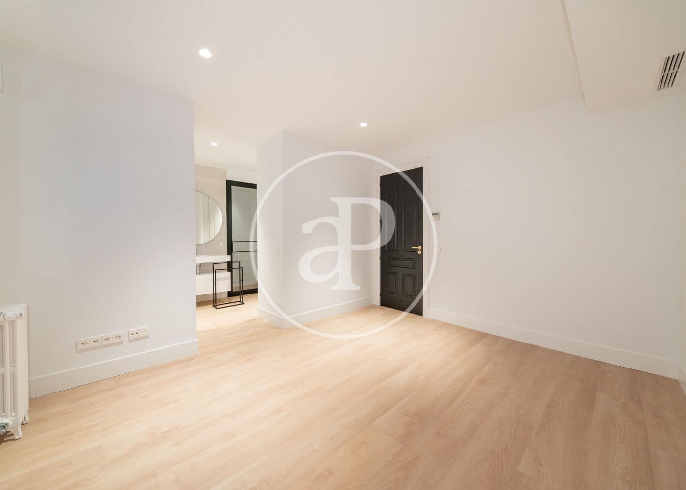 4 quarto Apartamento para arrendar em Madrid cidade - 10 000 € (Ref: 9811595)