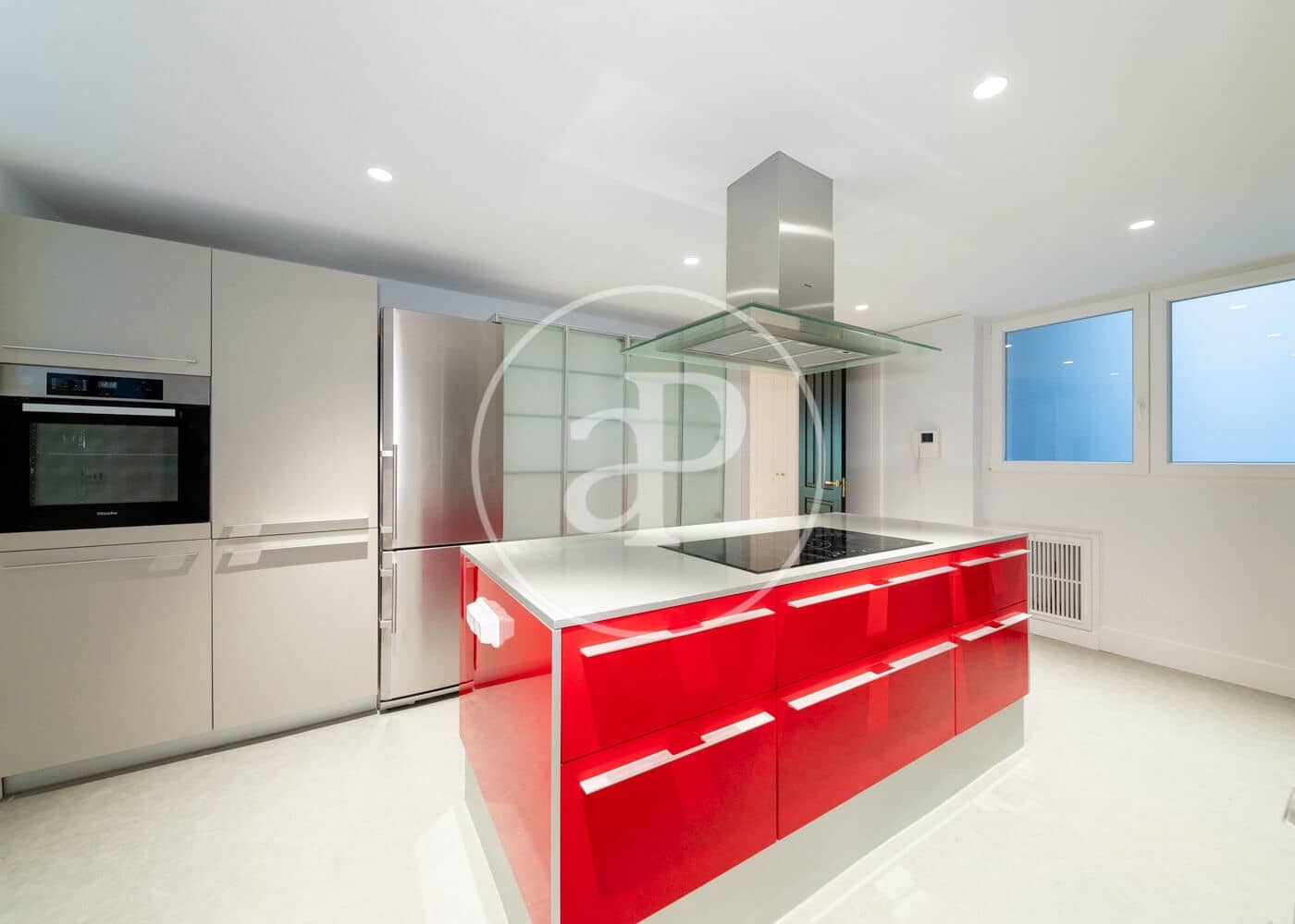 4 quarto Apartamento para arrendar em Madrid cidade - 10 000 € (Ref: 9811595)
