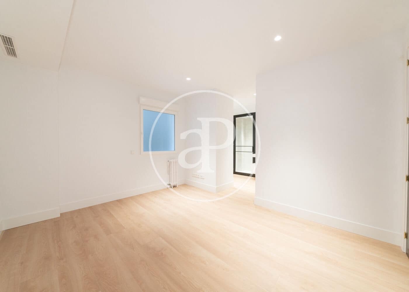 4 quarto Apartamento para arrendar em Madrid cidade - 10 000 € (Ref: 9811595)