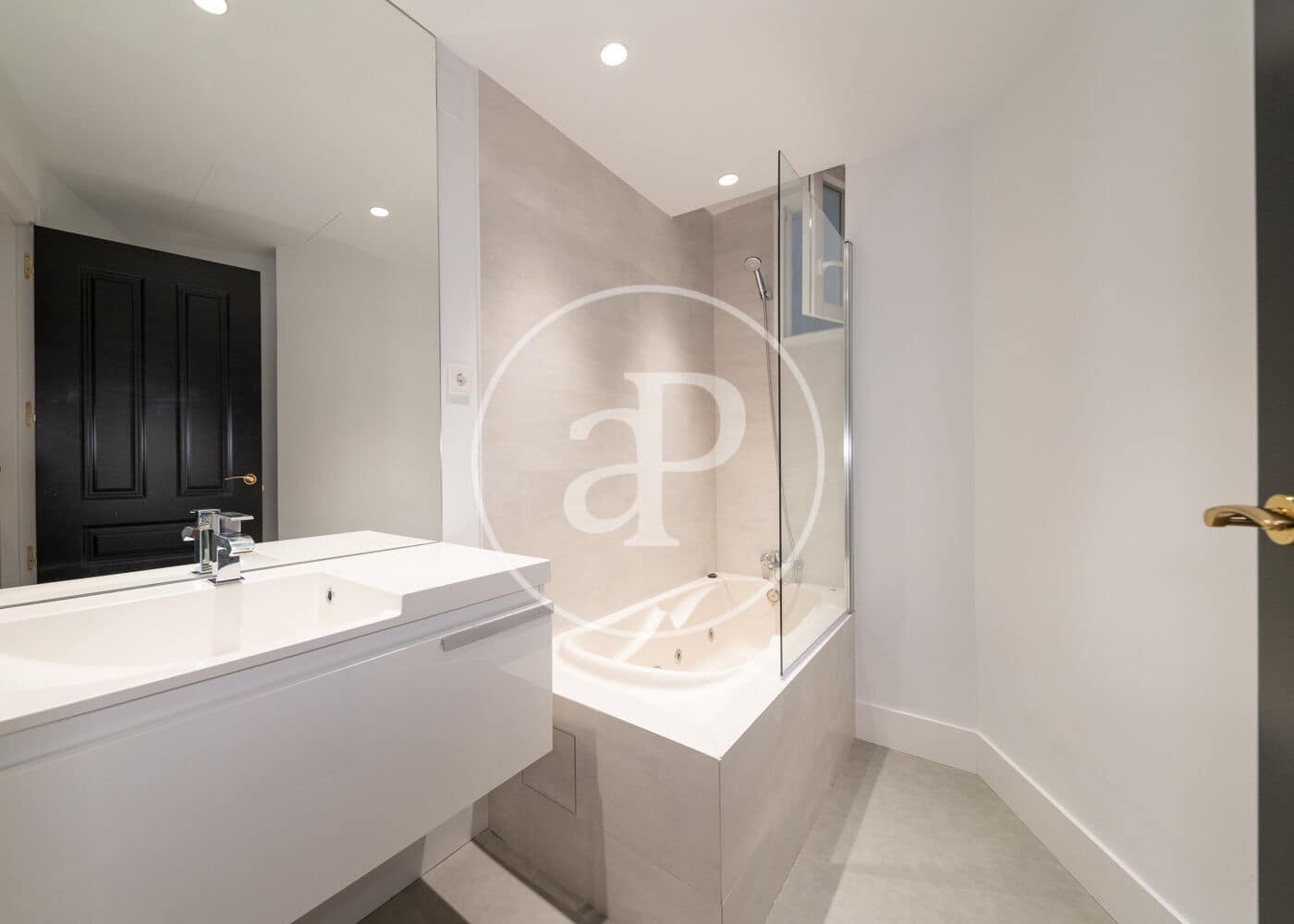 4 quarto Apartamento para arrendar em Madrid cidade - 10 000 € (Ref: 9811595)