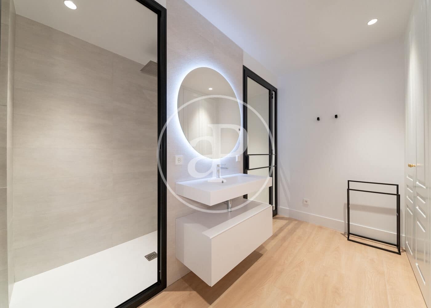 4 quarto Apartamento para arrendar em Madrid cidade - 10 000 € (Ref: 9811595)