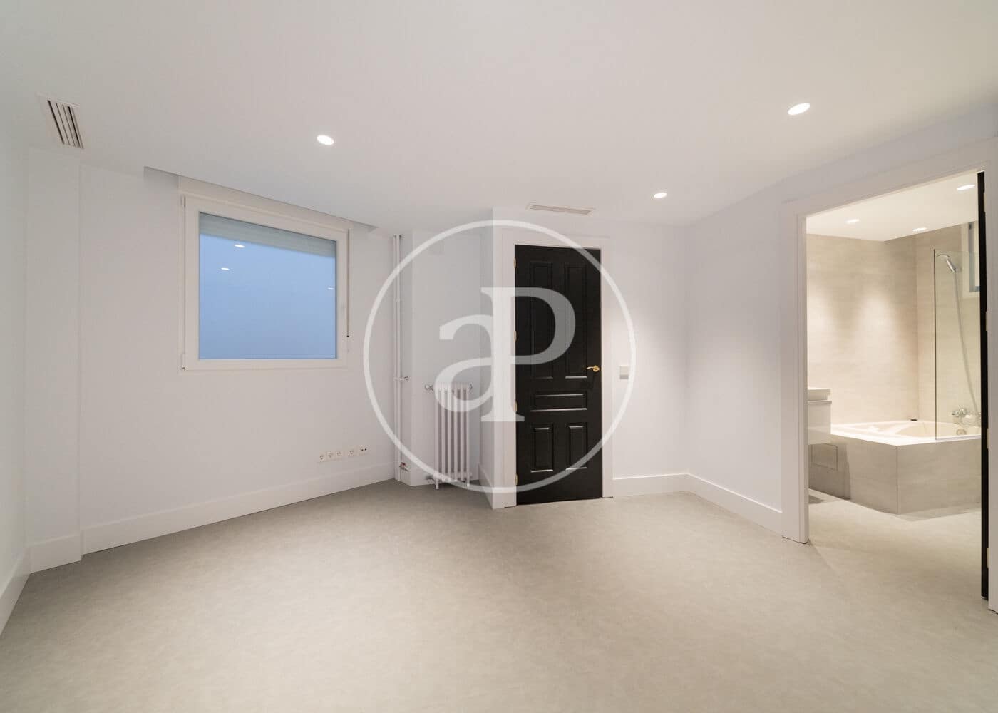 4 quarto Apartamento para arrendar em Madrid cidade - 10 000 € (Ref: 9811595)