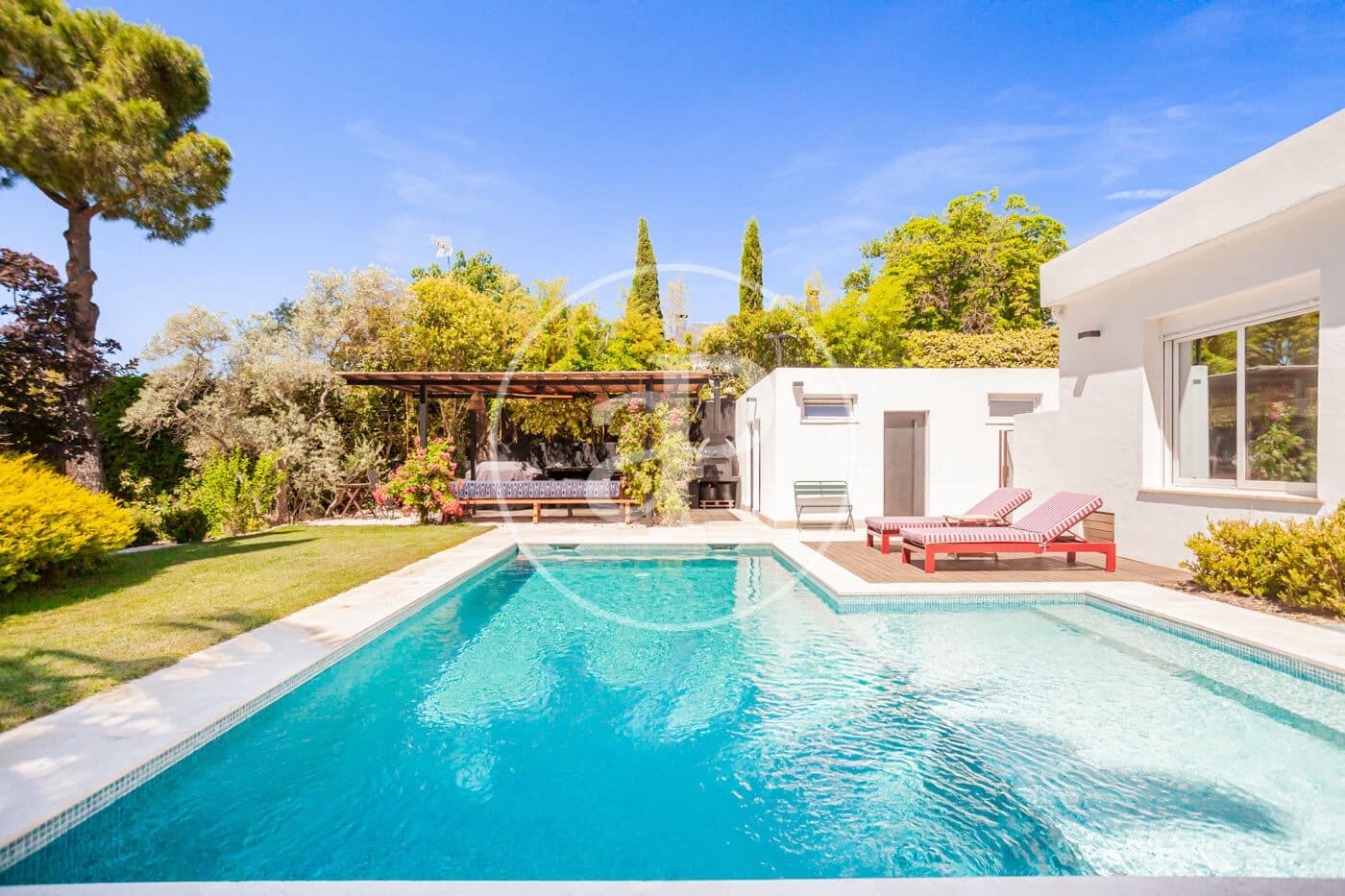 7 bedroom Villa for sale in Pozuelo de Alarcon with pool - € 4,975,000 (Ref: 9815857)