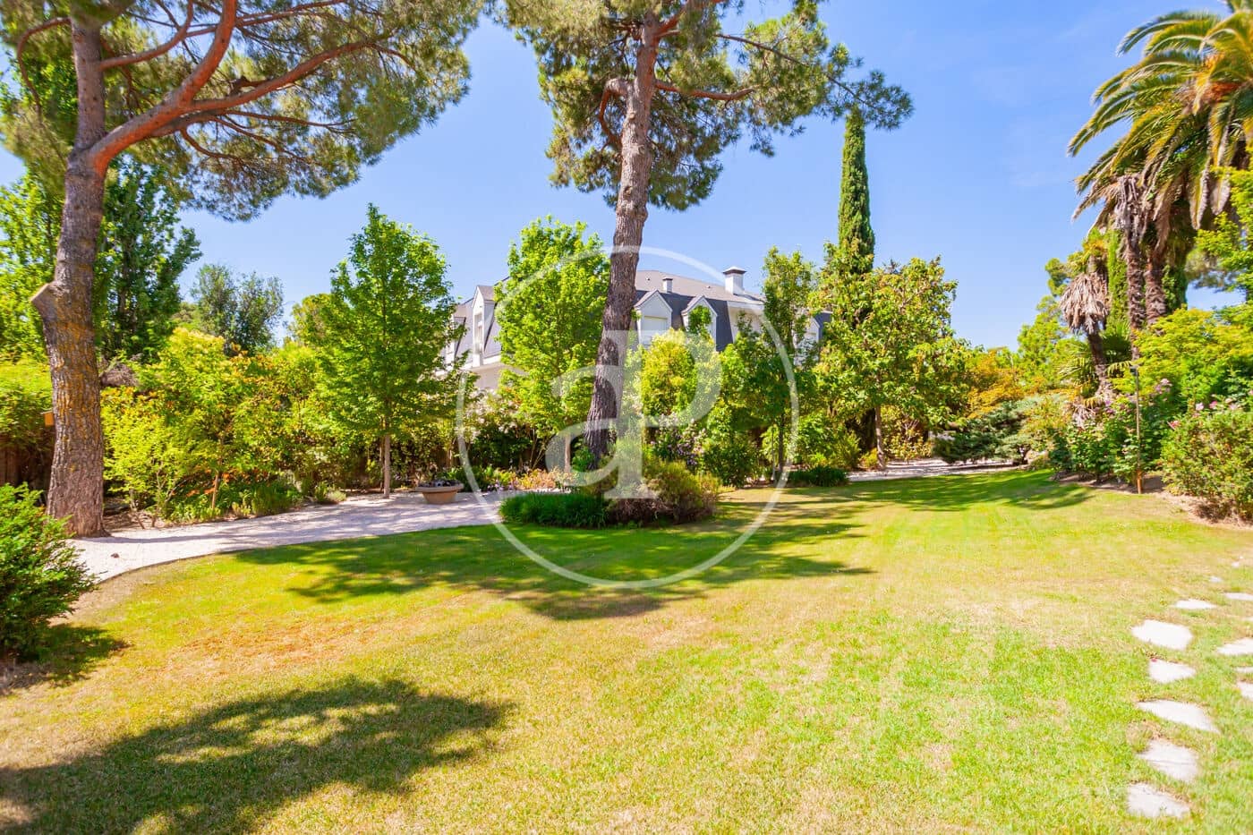 7 bedroom Villa for sale in Pozuelo de Alarcon with pool - € 4,975,000 (Ref: 9815857)