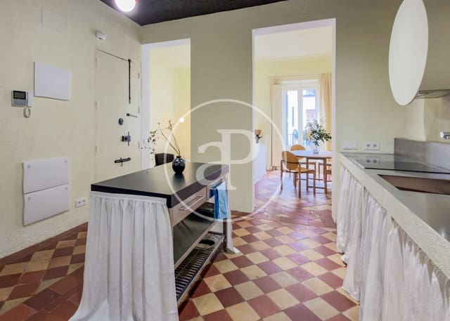 2 sovrum Lägenhet att hyra i Universidad, Madrid stad - 2 300 € (Ref: 9818239)
