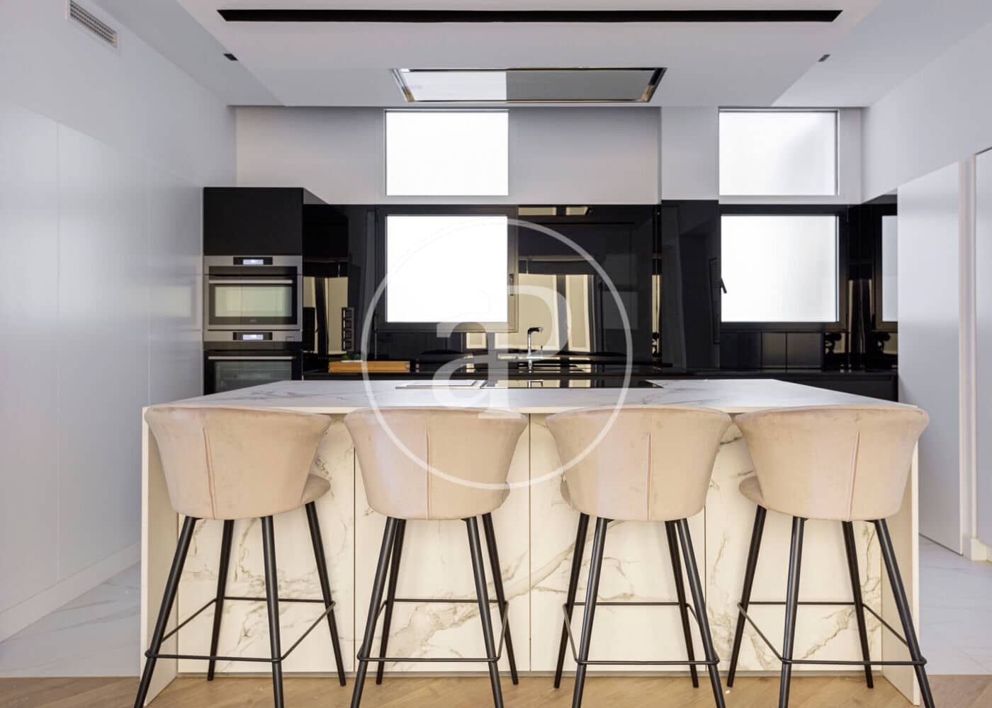 Apartamento de 5 habitaciones en Madrid ciudad en alquiler - 14.000 € (Ref: 9822940)