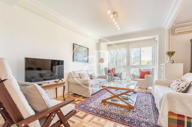 Appartement de 3 chambres à louer à Ciudad Jardín, Madrid ville - 2 800 € (Ref: 9822942)
