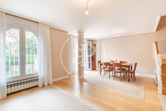 4 soveværelse Villa til salg i San Juan Bautista, Madrid by - € 1.300.000 (Ref: 9825262)