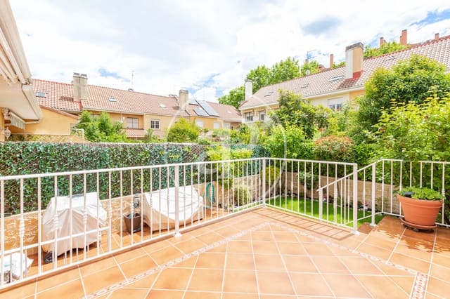 4 soveværelse Villa til salg i San Juan Bautista, Madrid by - € 1.300.000 (Ref: 9825262)
