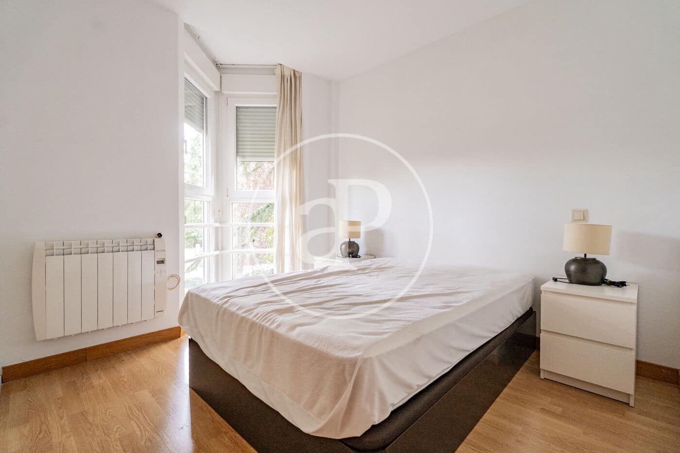 1 soveværelse Lejlighed til leje i Madrid by med swimmingpool garage - € 1.250 (Ref: 9825266)