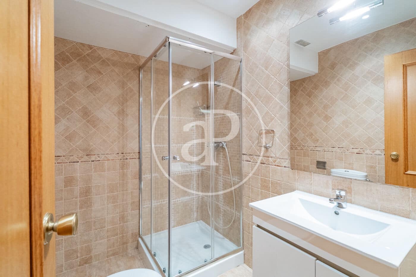 1 soveværelse Lejlighed til leje i Madrid by med swimmingpool garage - € 1.250 (Ref: 9825266)
