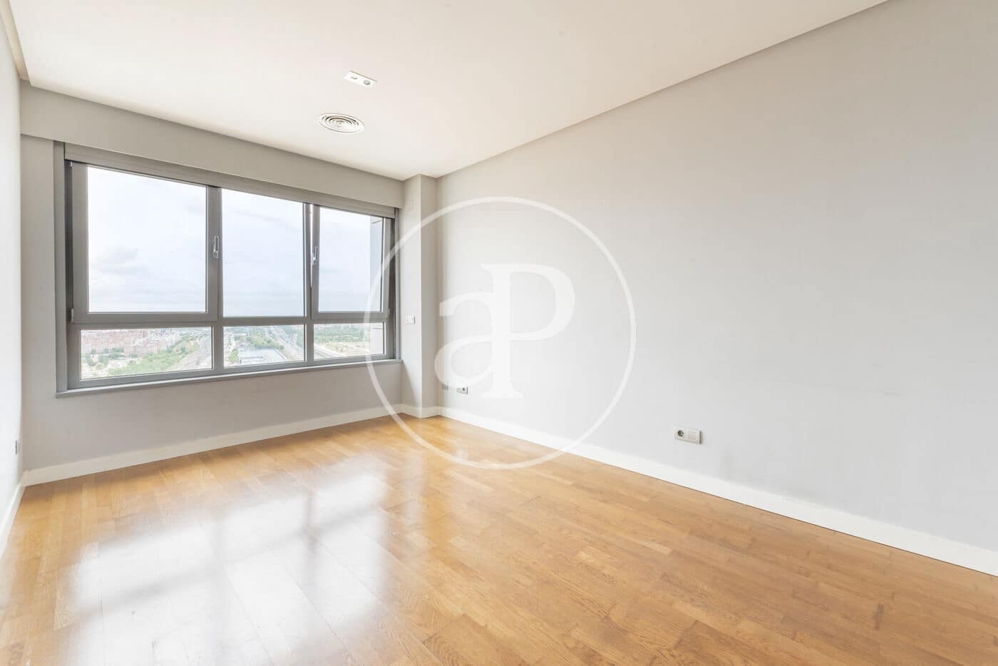 1 sypialnia Apartament do wynajęcia w Miasto Madryt z basenem garażem - 1 300 € (Ref: 9829168)