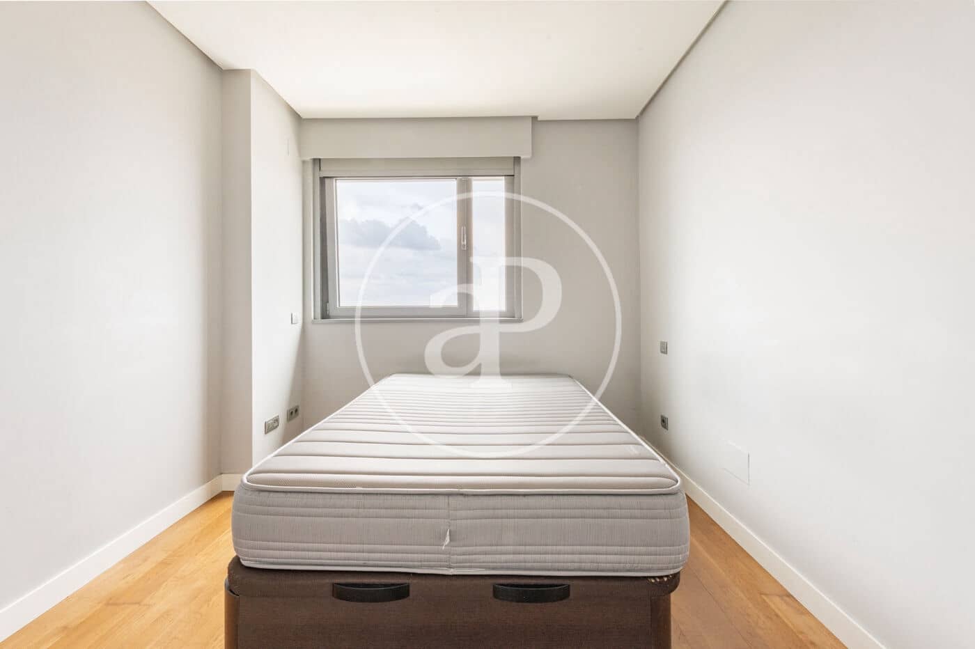 1 sypialnia Apartament do wynajęcia w Miasto Madryt z basenem garażem - 1 300 € (Ref: 9829168)