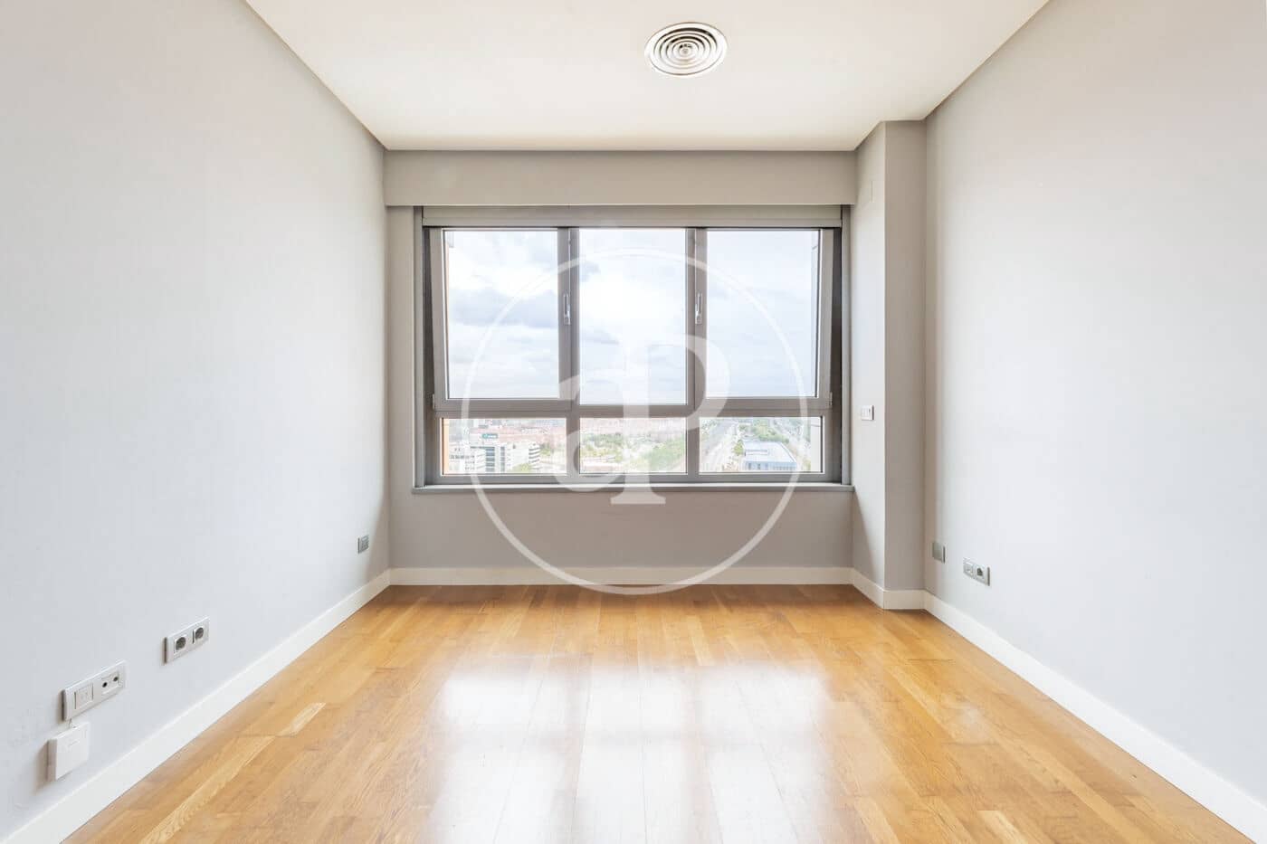 1 sypialnia Apartament do wynajęcia w Miasto Madryt z basenem garażem - 1 300 € (Ref: 9829168)
