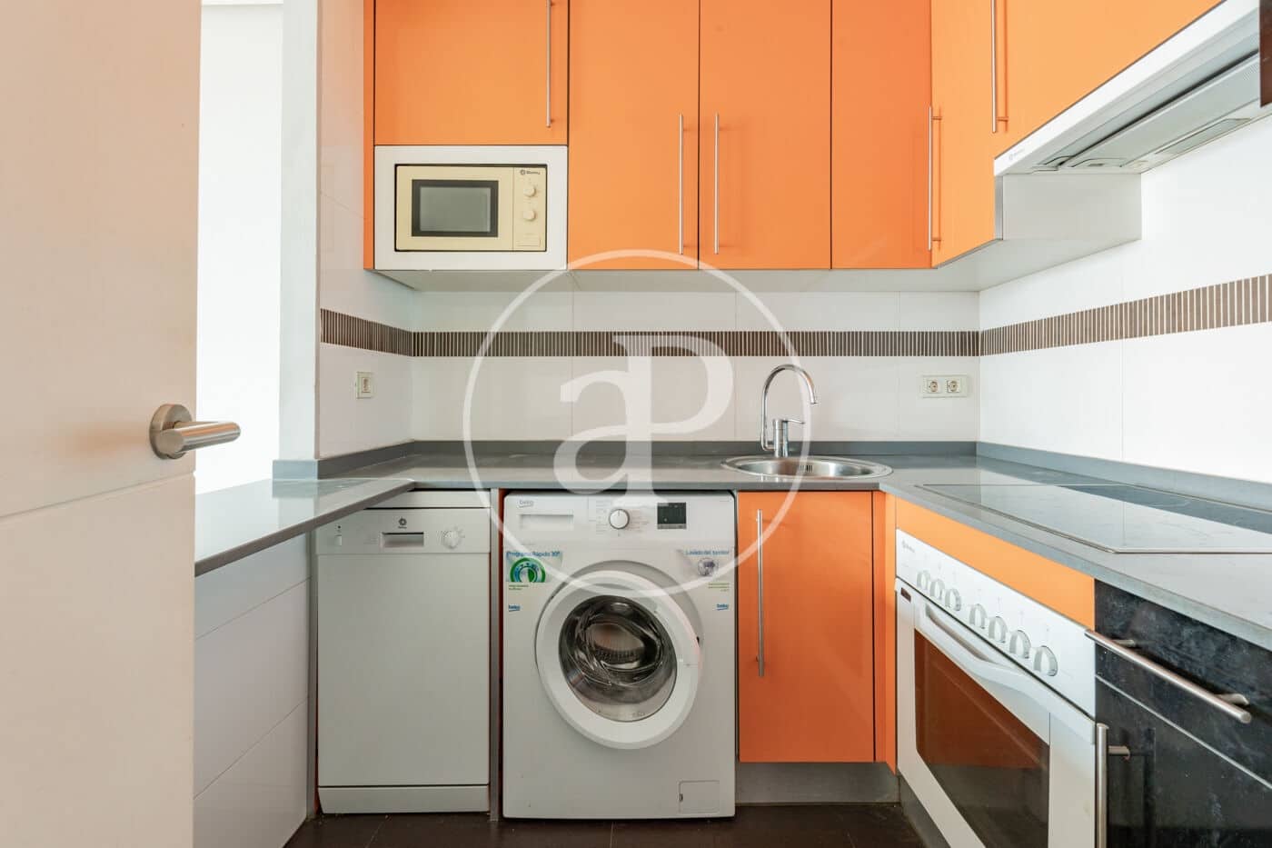 1 sypialnia Apartament do wynajęcia w Miasto Madryt z basenem garażem - 1 300 € (Ref: 9829168)