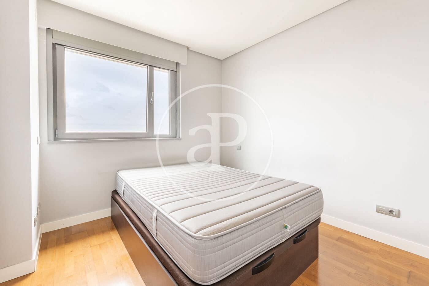 1 sypialnia Apartament do wynajęcia w Miasto Madryt z basenem garażem - 1 300 € (Ref: 9829168)