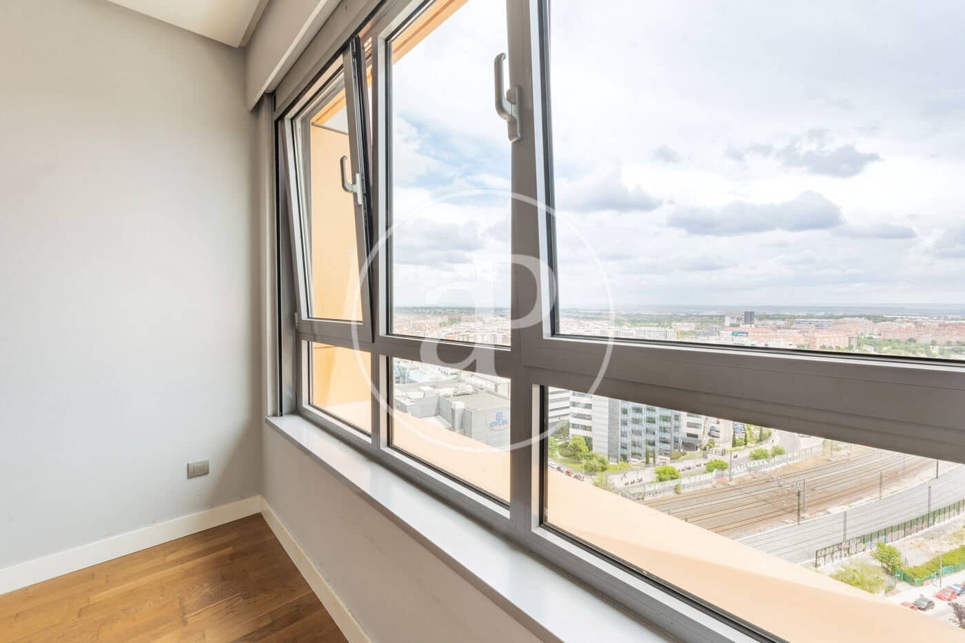 1 sypialnia Apartament do wynajęcia w Miasto Madryt z basenem garażem - 1 300 € (Ref: 9829168)