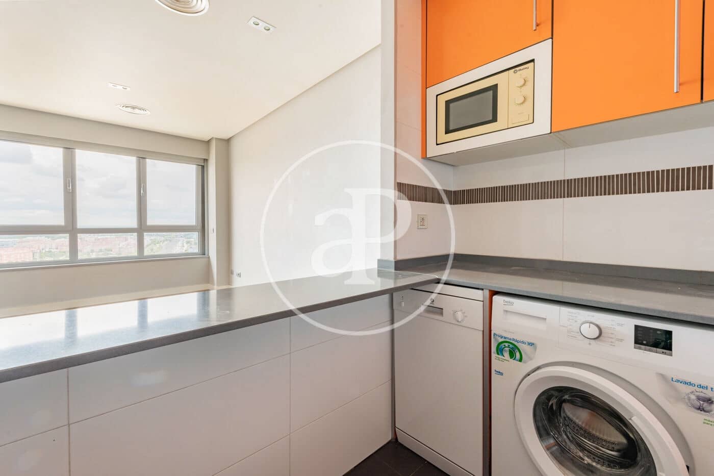 1 sypialnia Apartament do wynajęcia w Miasto Madryt z basenem garażem - 1 300 € (Ref: 9829168)