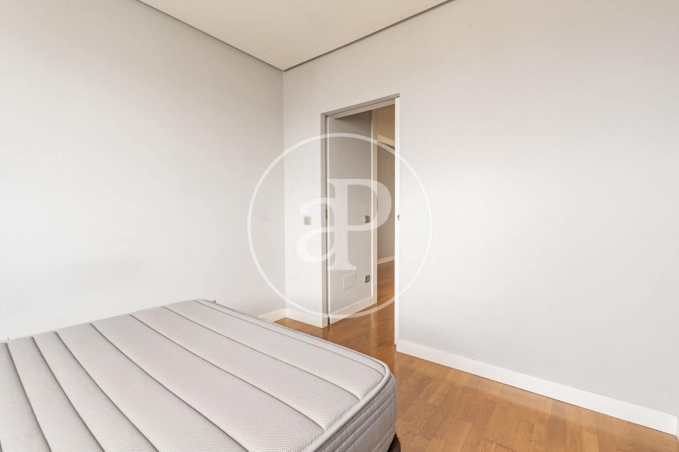 1 sypialnia Apartament do wynajęcia w Miasto Madryt z basenem garażem - 1 300 € (Ref: 9829168)