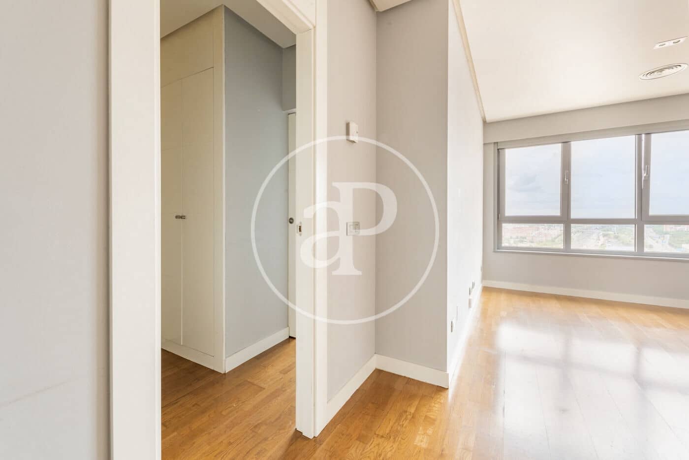 1 sypialnia Apartament do wynajęcia w Miasto Madryt z basenem garażem - 1 300 € (Ref: 9829168)