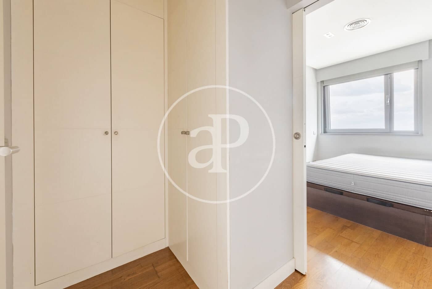 1 sypialnia Apartament do wynajęcia w Miasto Madryt z basenem garażem - 1 300 € (Ref: 9829168)