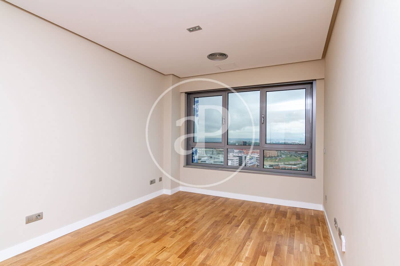 1 sypialnia Apartament do wynajęcia w Miasto Madryt z basenem garażem - 1 300 € (Ref: 9829169)