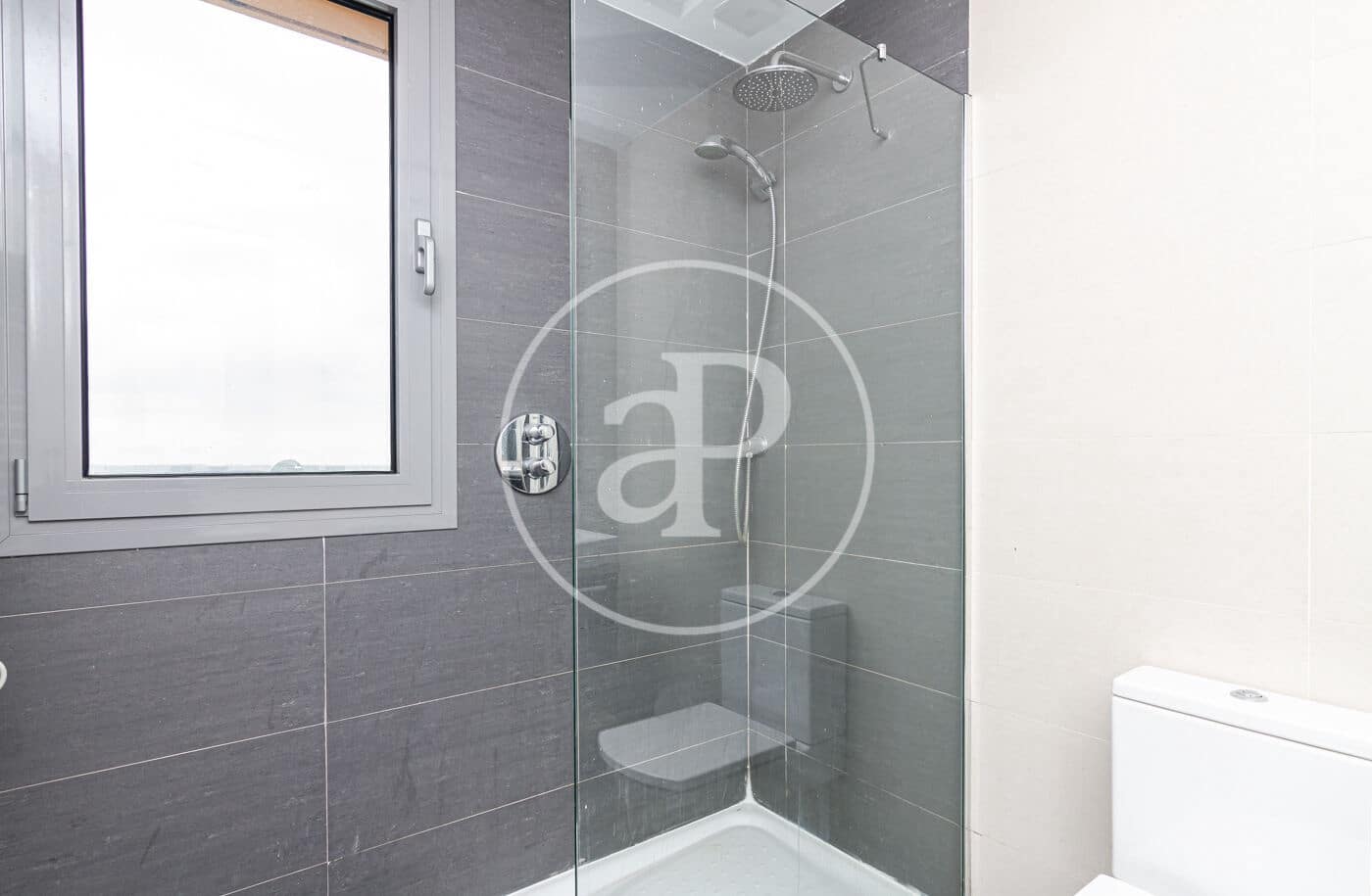 1 sypialnia Apartament do wynajęcia w Miasto Madryt z basenem garażem - 1 300 € (Ref: 9829169)
