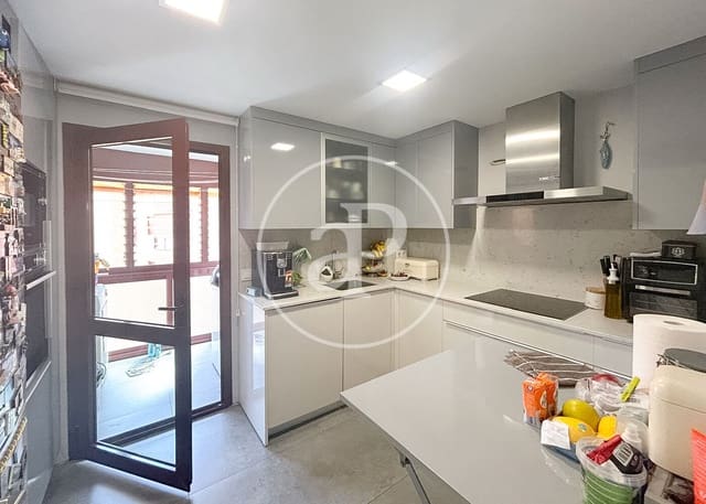 3 soveværelse Lejlighed til salg i Canillas, Madrid by med swimmingpool - € 750.000 (Ref: 9829170)