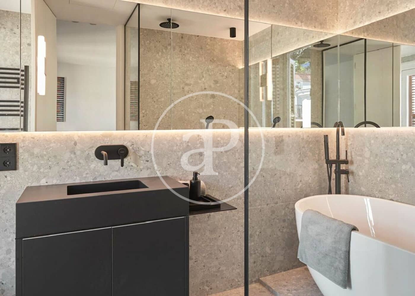 Appartement de 3 chambres à louer à Madrid ville - 4 100 € (Ref: 9831543)