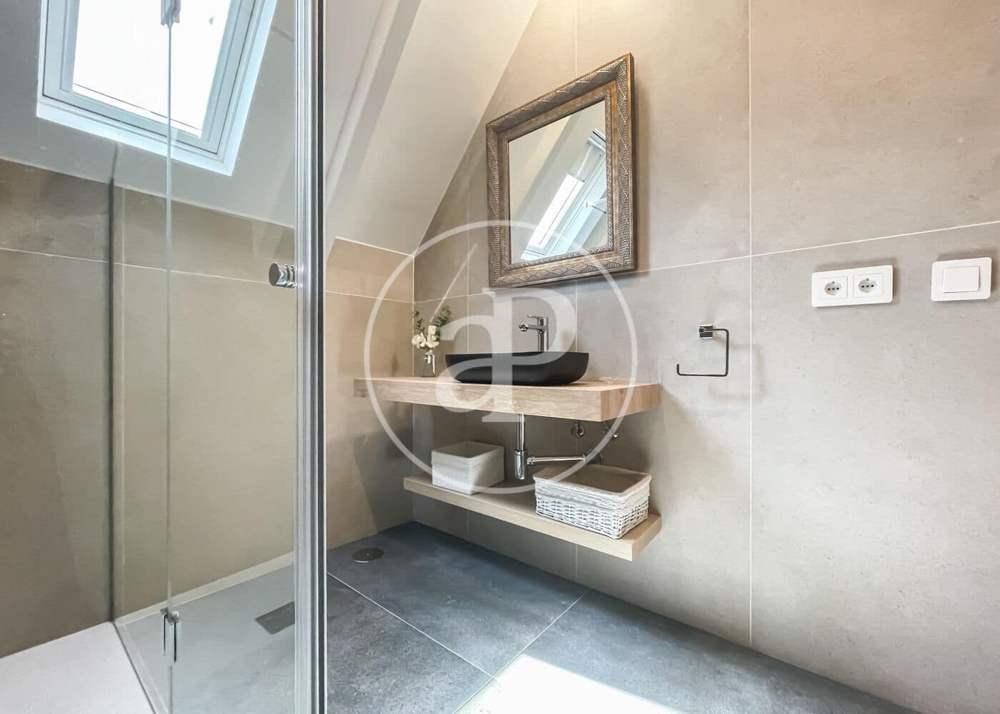 2 soverom Leilighet til leie i Madrid by - € 3 400 (Ref: 9831545)