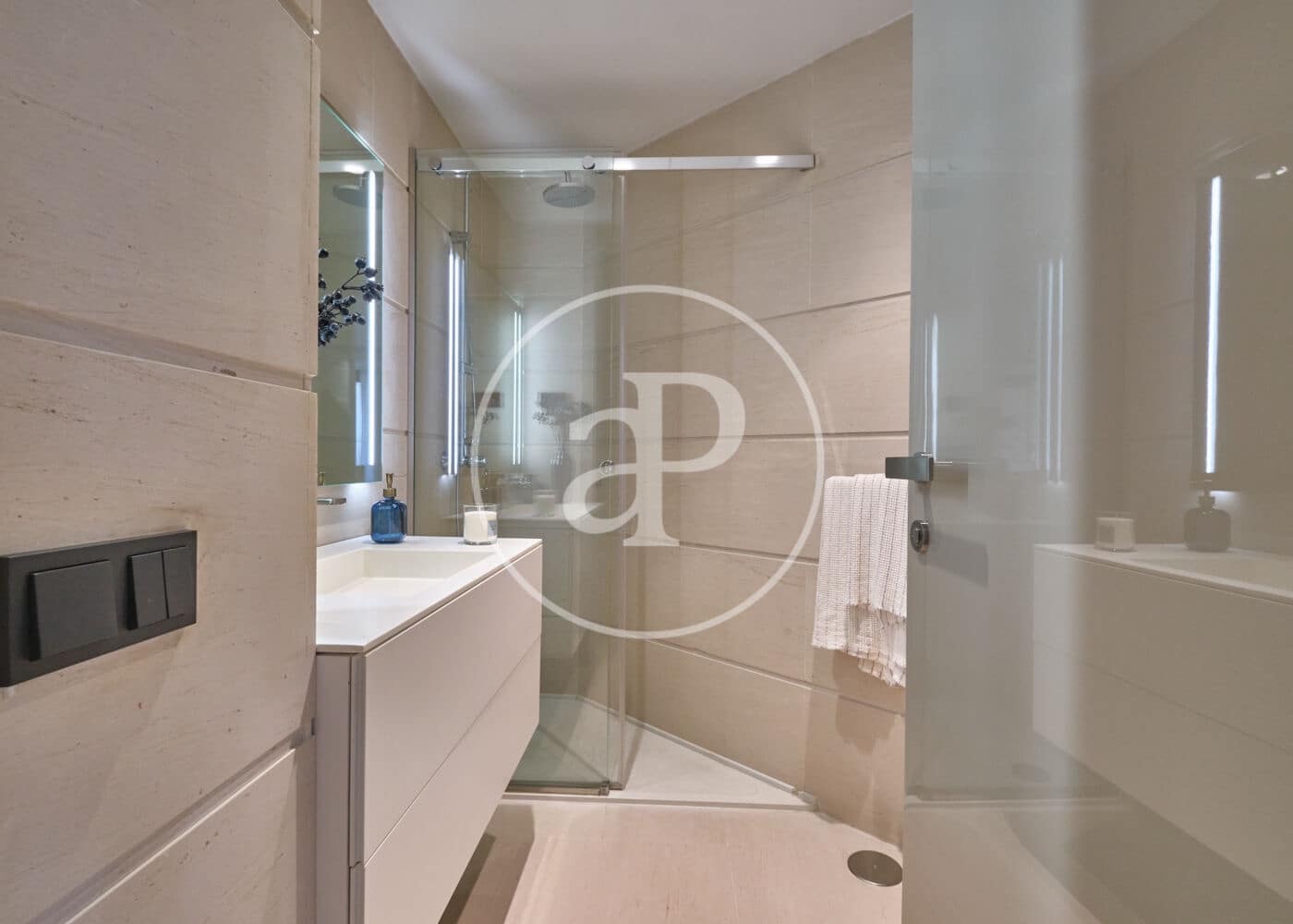 Appartement de 3 chambres à louer à Madrid ville - 3 350 € (Ref: 9831546)