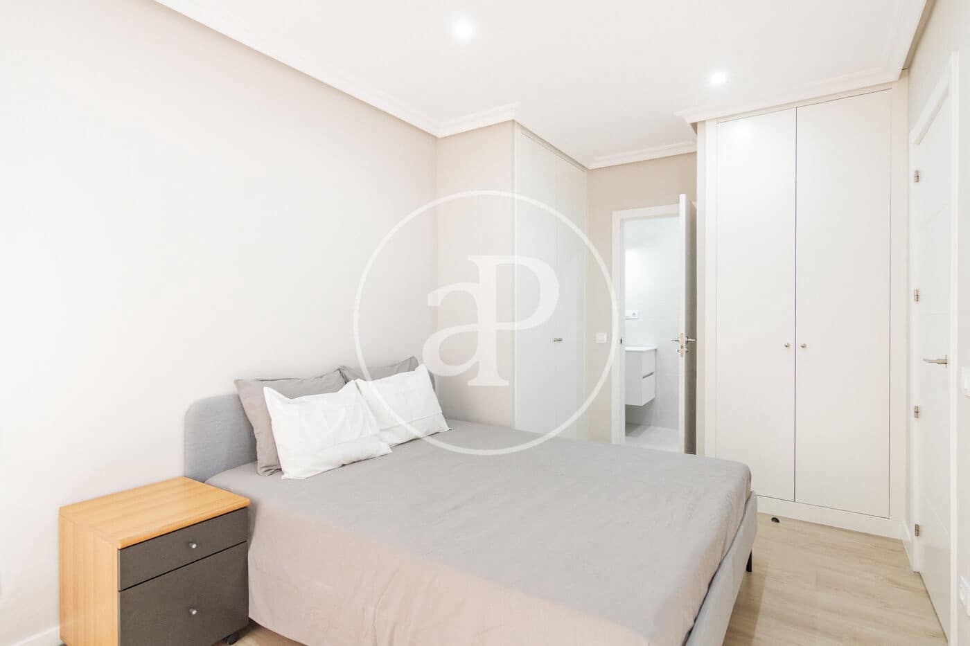 Apartamento de 3 habitaciones en Madrid ciudad en alquiler - 2.400 € (Ref: 9831548)