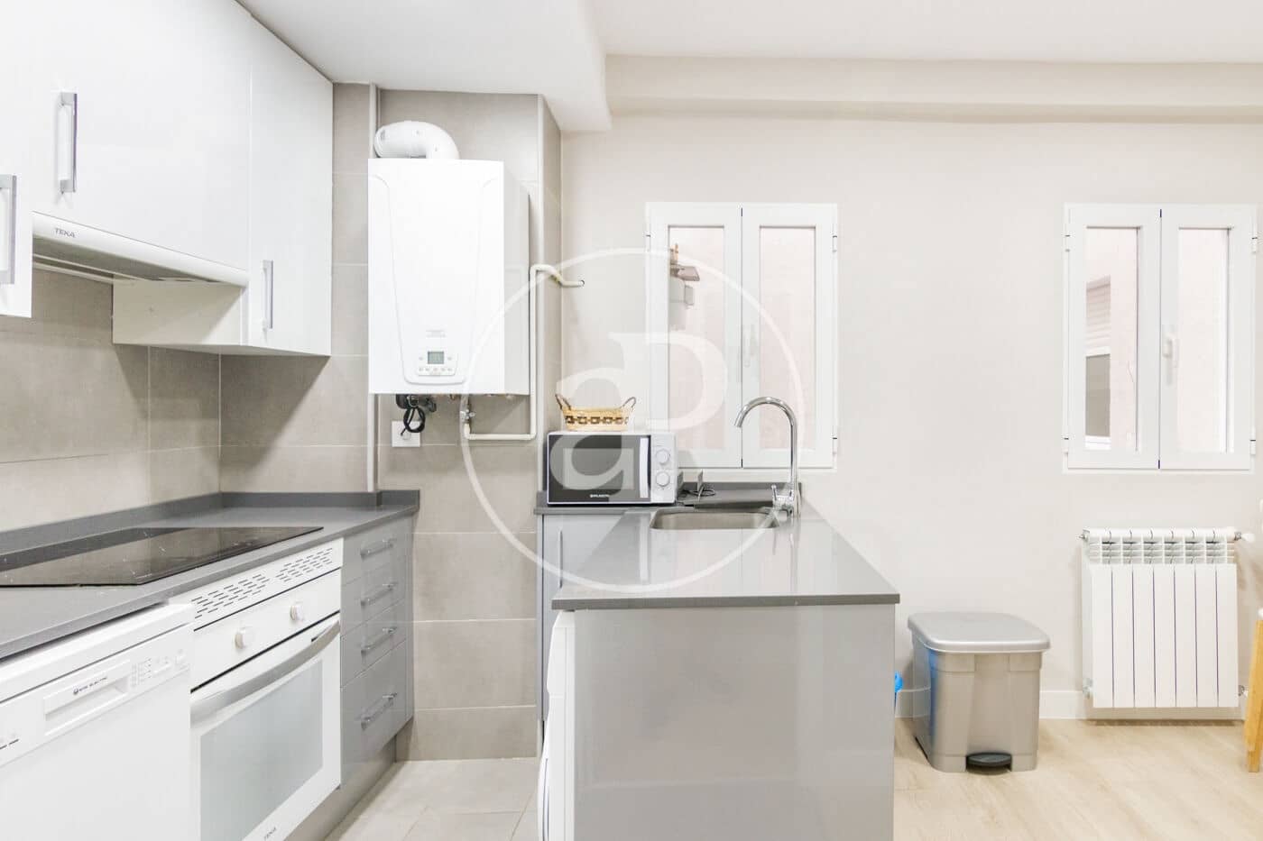 Apartamento de 3 habitaciones en Madrid ciudad en alquiler - 2.400 € (Ref: 9831548)