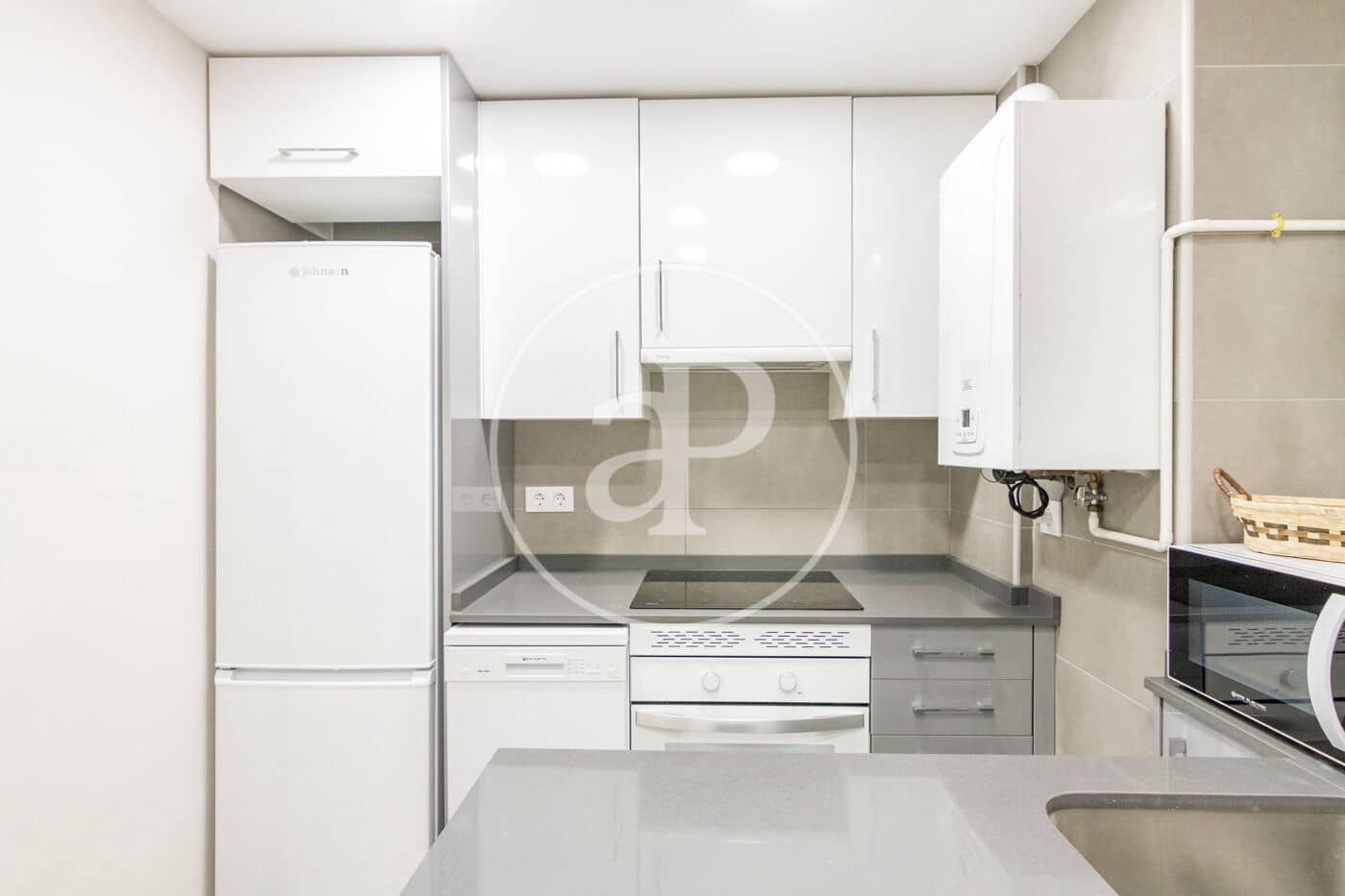 Apartamento de 3 habitaciones en Madrid ciudad en alquiler - 2.400 € (Ref: 9831548)