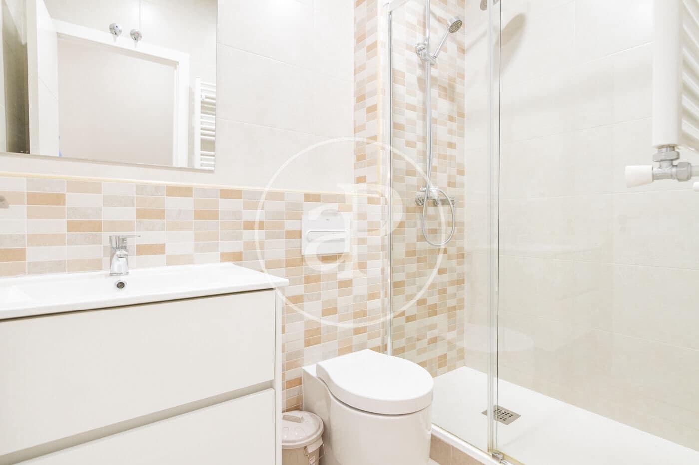 Apartamento de 3 habitaciones en Madrid ciudad en alquiler - 2.400 € (Ref: 9831548)