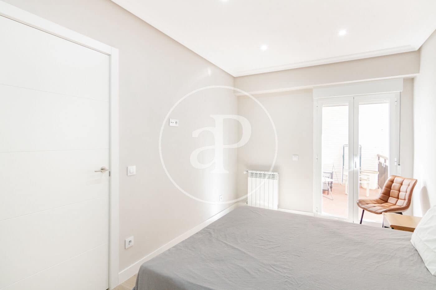 Apartamento de 3 habitaciones en Madrid ciudad en alquiler - 2.400 € (Ref: 9831548)