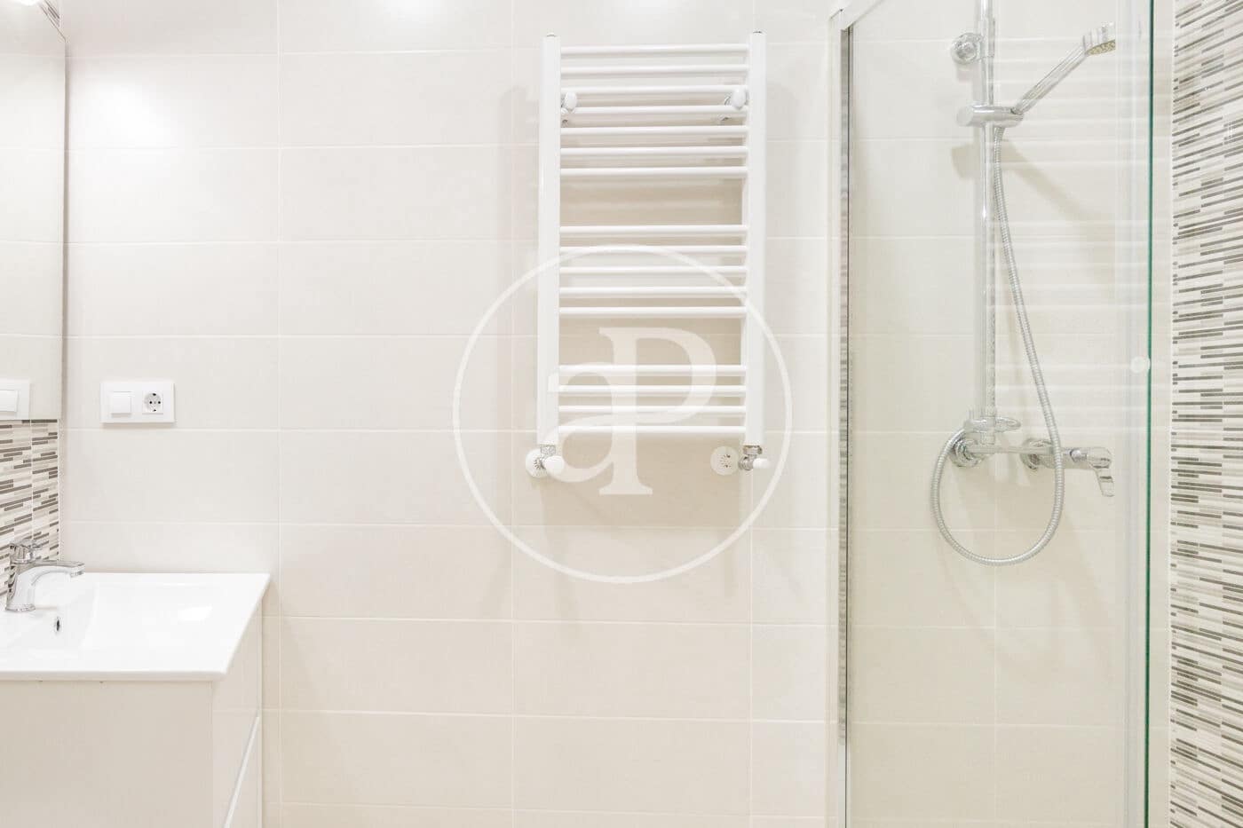 Apartamento de 3 habitaciones en Madrid ciudad en alquiler - 2.400 € (Ref: 9831548)