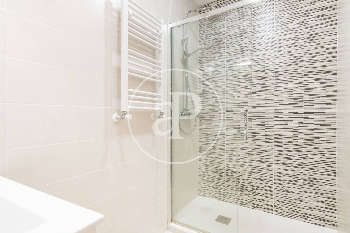 Apartamento de 3 habitaciones en Madrid ciudad en alquiler - 2.400 € (Ref: 9831548)