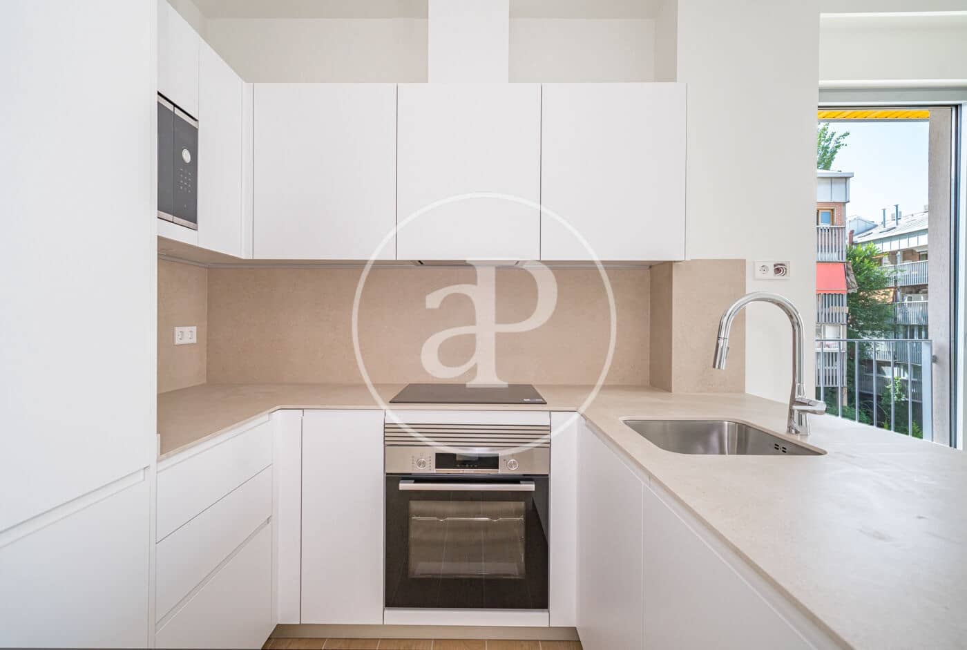 Appartement de 1 chambre à louer à Madrid ville avec piscine garage - 2 500 € (Ref: 9831554)