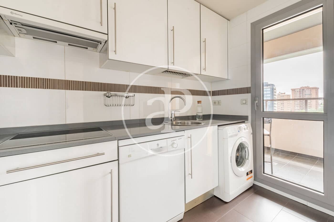 2 sypialnia Apartament do wynajęcia w Miasto Madryt z basenem garażem - 1 700 € (Ref: 9831555)