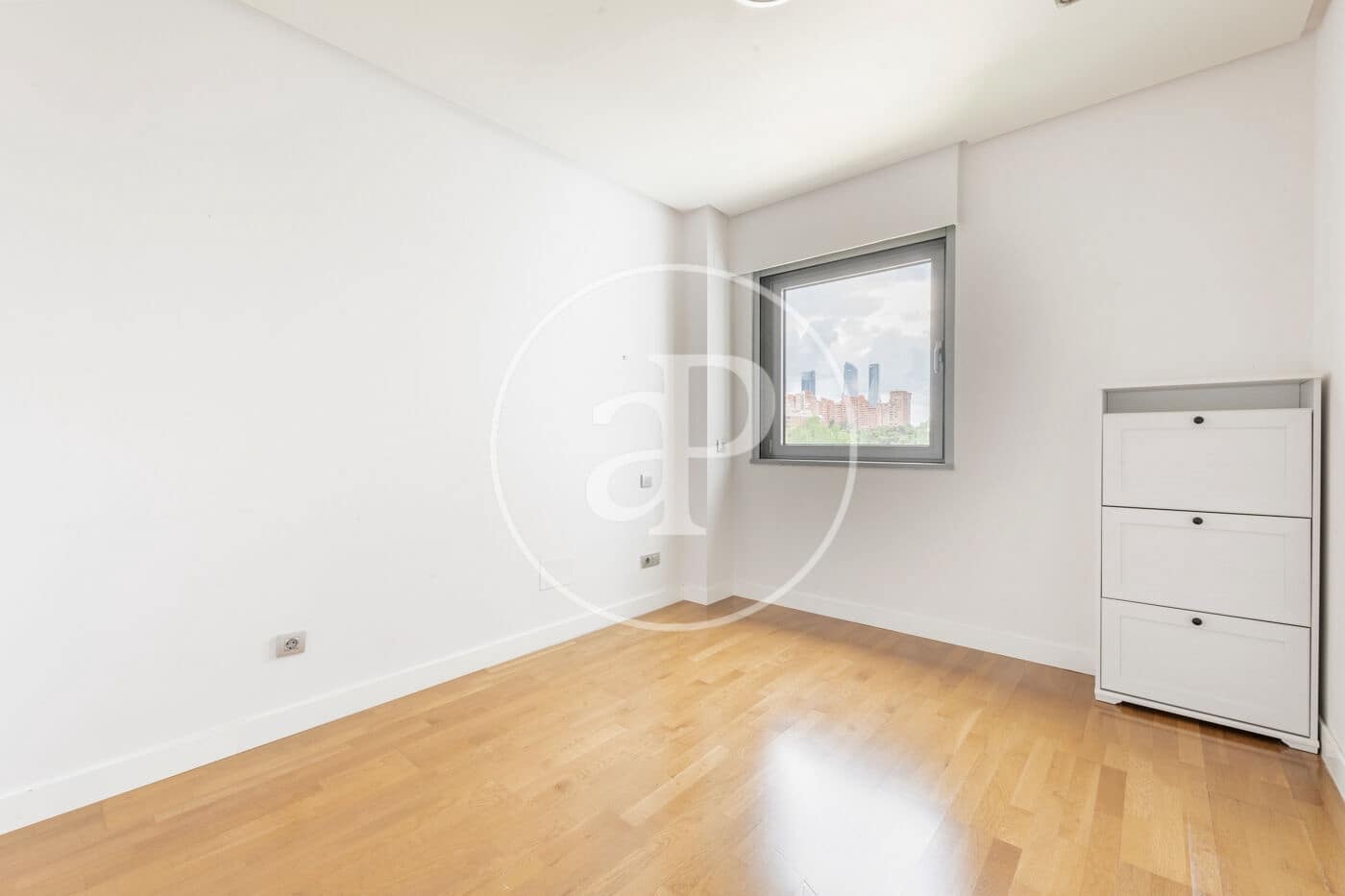 2 sypialnia Apartament do wynajęcia w Miasto Madryt z basenem garażem - 1 700 € (Ref: 9831555)