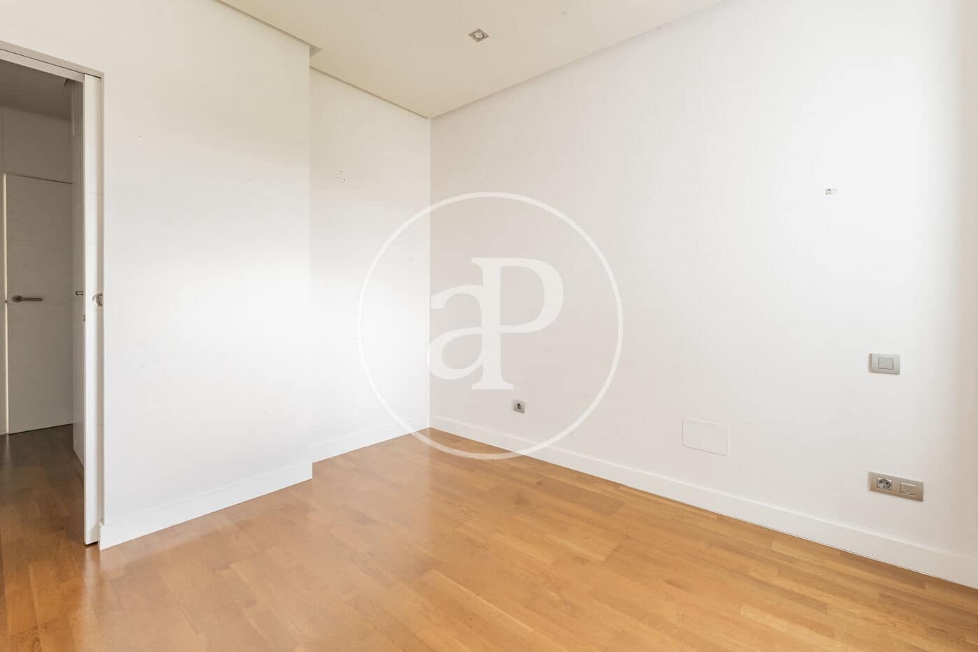 2 sypialnia Apartament do wynajęcia w Miasto Madryt z basenem garażem - 1 700 € (Ref: 9831555)