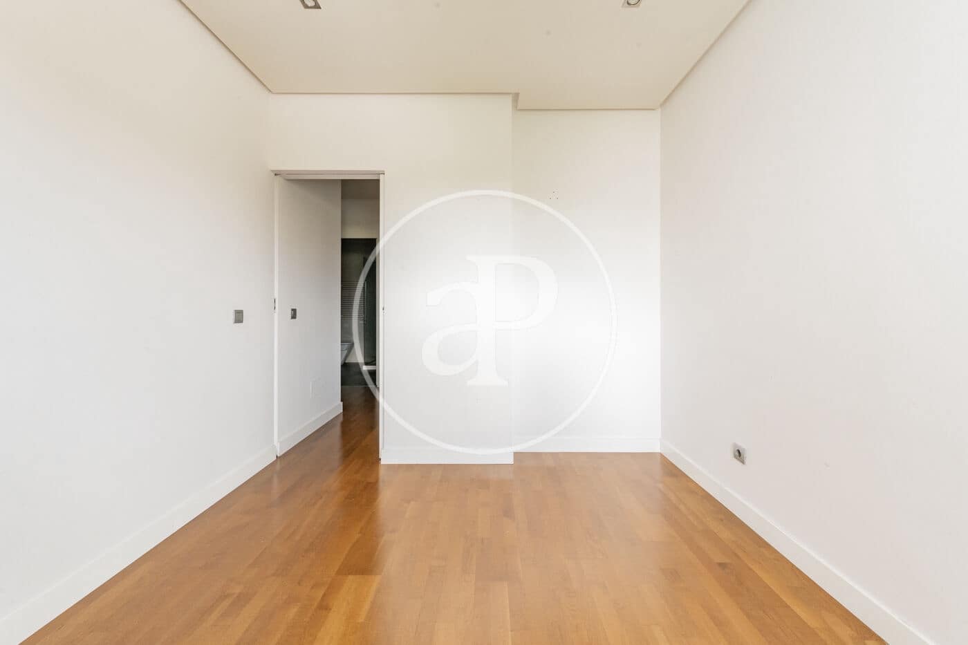 2 sypialnia Apartament do wynajęcia w Miasto Madryt z basenem garażem - 1 700 € (Ref: 9831555)