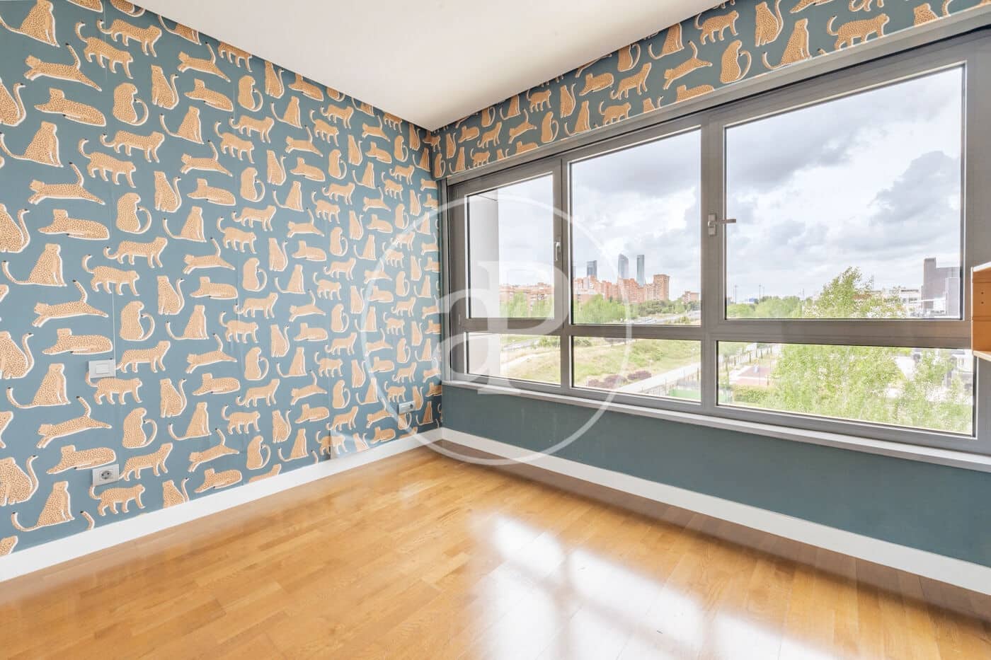 2 sypialnia Apartament do wynajęcia w Miasto Madryt z basenem garażem - 1 700 € (Ref: 9831555)
