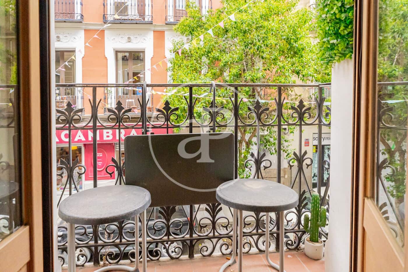 3 soveværelse Lejlighed til leje i Madrid by - € 2.400 (Ref: 9836677)