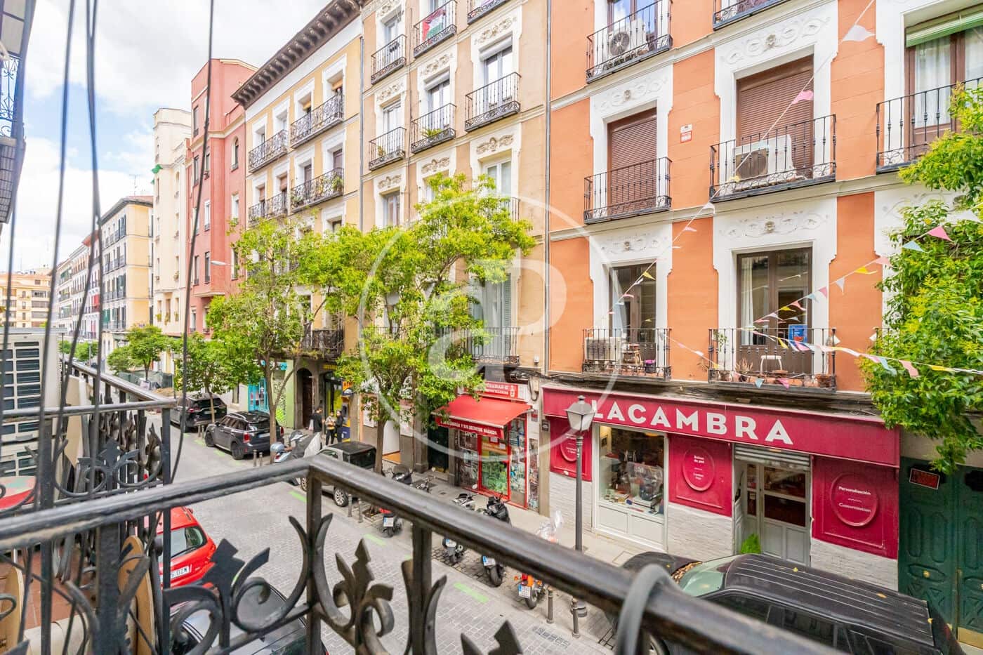 3 soveværelse Lejlighed til leje i Madrid by - € 2.400 (Ref: 9836677)