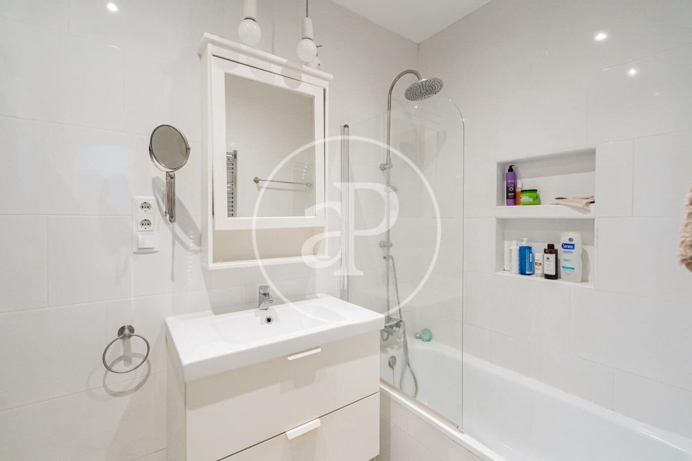3 soveværelse Lejlighed til leje i Madrid by - € 2.400 (Ref: 9836677)