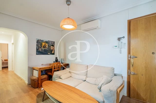 3 sovrum Lägenhet att hyra i Universidad, Madrid stad - 2 400 € (Ref: 9836677)