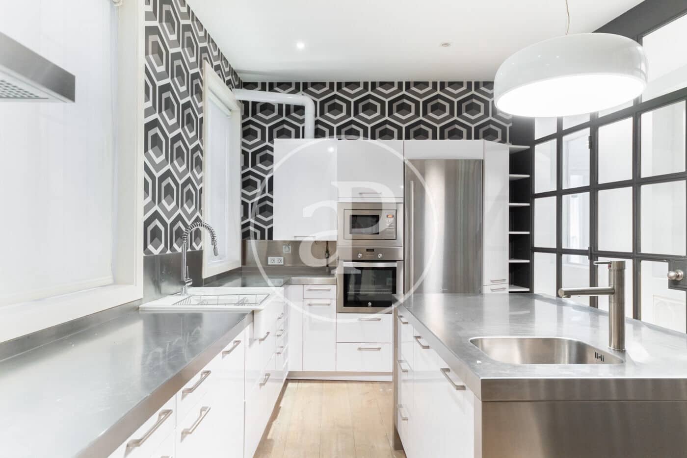 3 quarto Apartamento para arrendar em Madrid cidade - 4 600 € (Ref: 9843411)